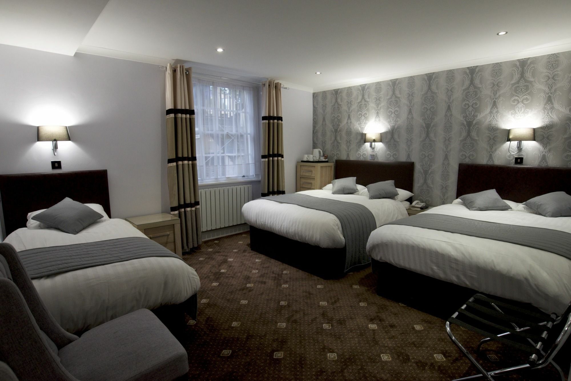 เมนโทน โฮเต็ล - บีบี Hotel ลอนดอน ภายนอก รูปภาพ